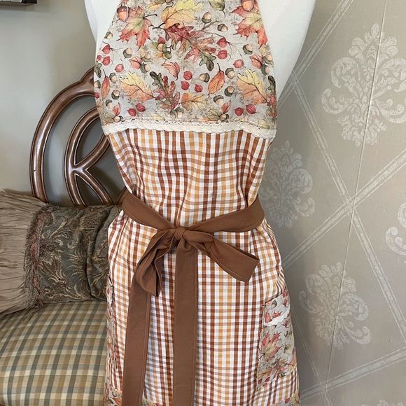 Handcrafted Fall Acorn and Leaf print Apron - Picture 1 of 6